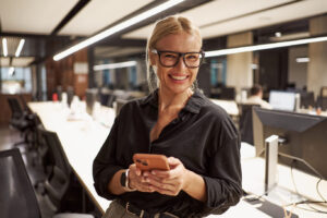 carrefour ia comundi formatia a smiling professional woman skillfully using her 2024 10 28 15 27 56 utc